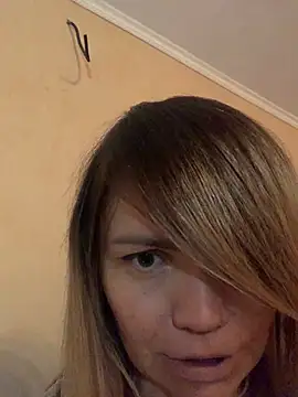 Ella Pearlie online show from February 26, 1:43 am