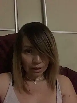 Ella Pearlie online show from March 4, 4:41 pm