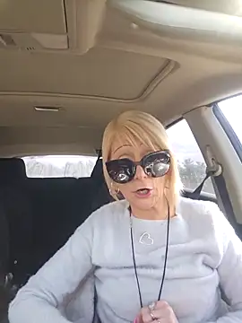 beautifulmee23 online show from March 8, 4:50 pm