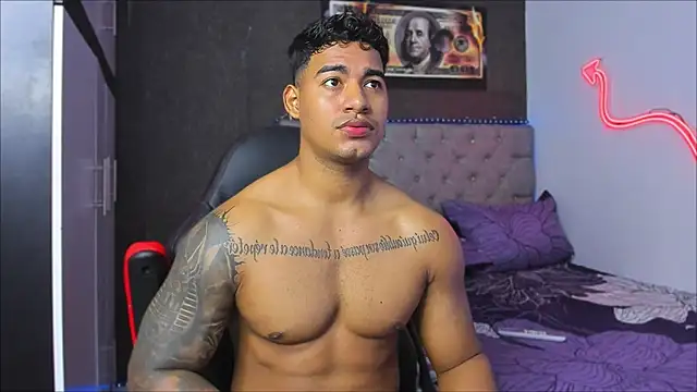 luigi hot  online show from January 6, 6:00 pm