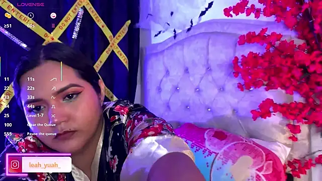 Leah yuah  online show from October 18, 9:21 am