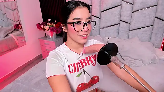 Snapshot of Ibbiebennett chatting on September 15, 11:32 am Ibbiebennett online show from September 15, 11:32 am