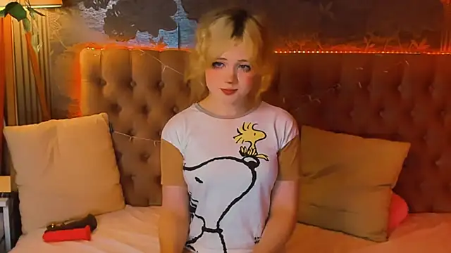 Snapshot of EmilyAngells chatting on May 14, 6:31 am EmilyAngells online show from May 14, 6:31 am