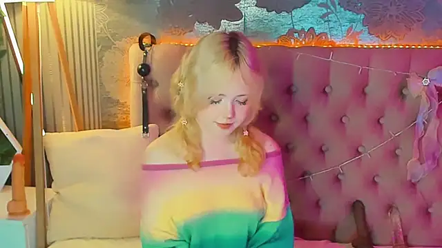 Snapshot of EmilyAngells chatting on July 7, 6:58 am EmilyAngells online show from July 7, 6:58 am