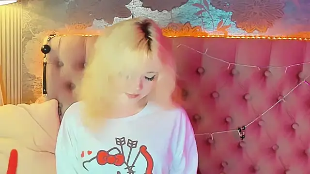 Snapshot of EmilyAngells chatting on July 12, 6:37 am EmilyAngells online show from July 12, 6:37 am