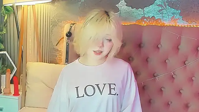 Snapshot of EmilyAngells chatting on July 20, 8:50 am EmilyAngells online show from July 20, 8:50 am