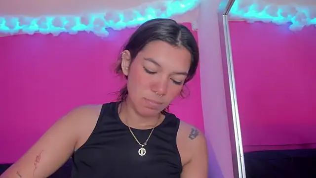 violett 24  online show from March 5, 12:55 pm