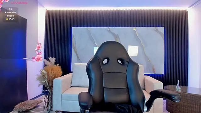 Ivaannaa  online show from February 17, 12:45 pm