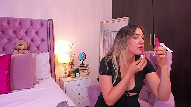 natashaleightt online show from February 25, 8:19 pm