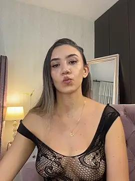 natashaleightt online show from September 18, 12:01 am