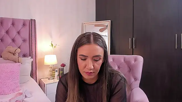 natashaleightt online show from February 5, 1:21 am