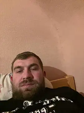 Snapshot of daniel21p chatting on March 3, 8:21 pm daniel21p online show from March 3, 8:21 pm