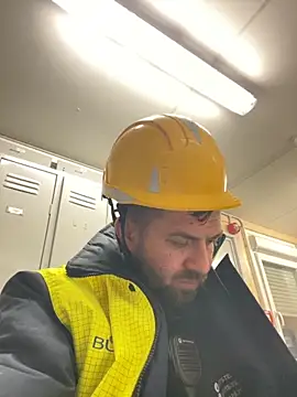 Snapshot of daniel21p chatting on November 25, 11:27 pm daniel21p online show from November 25, 11:27 pm