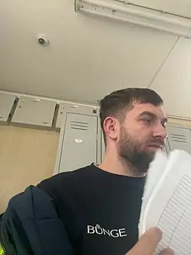 Snapshot of daniel21p chatting on February 28, 8:37 am daniel21p online show from February 28, 8:37 am