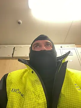 Snapshot of daniel21p chatting on March 2, 2:03 am daniel21p online show from March 2, 2:03 am