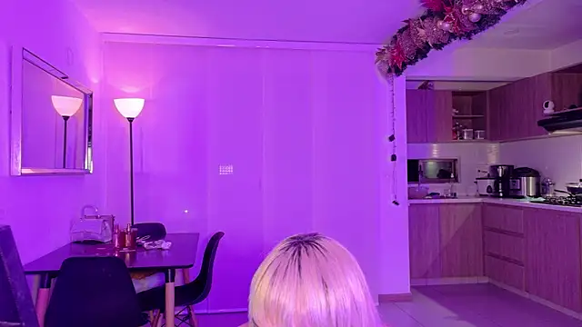 Snapshot of ScarletThompsonx chatting on February 14, 4:42 am ScarletThompsonx online show from February 14, 4:42 am