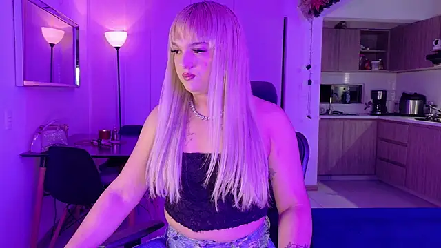 Snapshot of ScarletThompsonx chatting on February 18, 3:24 am ScarletThompsonx online show from February 18, 3:24 am