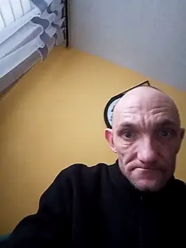 Snapshot of Machura chatting on February 15, 8:35 am Machura online show from February 15, 8:35 am