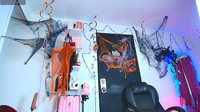 Snapshot of samantha_pagniini chatting on October 15, 8:20 pm samantha pagniini online show from October 15, 8:20 pm