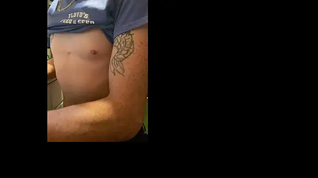 Snapshot of Polaroid_White chatting on November 11, 11:32 am Polaroid White online show from November 11, 11:32 am