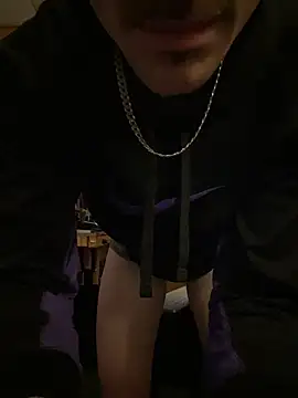 Snapshot of Polaroid_White chatting on November 11, 11:38 pm Polaroid White online show from November 11, 11:38 pm