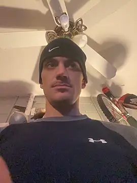 Snapshot of Polaroid_White chatting on November 15, 3:04 am Polaroid White online show from November 15, 3:04 am