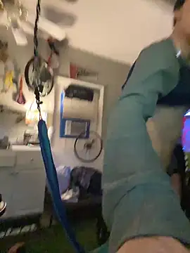 Snapshot of Polaroid_White chatting on November 21, 8:46 am Polaroid White online show from November 21, 8:46 am