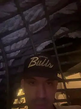 Snapshot of Polaroid_White chatting on December 20, 12:45 pm Polaroid White online show from December 20, 12:45 pm