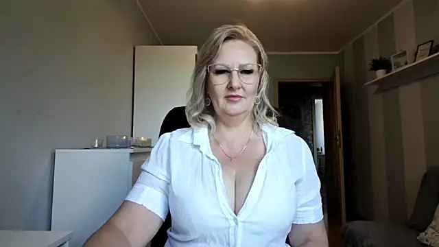 Snapshot of DianaLive chatting on May 20, 7:36 am DianaLive online show from May 20, 7:36 am