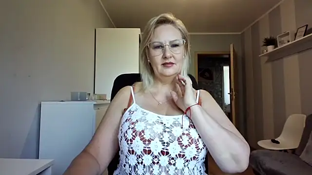 Snapshot of DianaLive chatting on July 2, 6:08 am DianaLive online show from July 2, 6:08 am