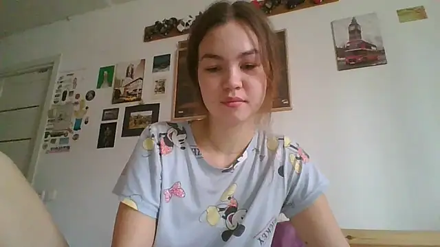 Glitter Doll online show from February 28, 8:42 am