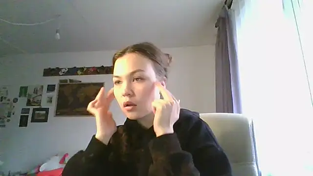 Glitter Doll online show from March 5, 12:00 pm