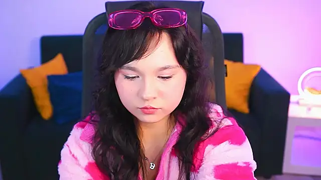 Snapshot of HanaWise chatting on February 24, 8:06 am HanaWise online show from February 24, 8:06 am