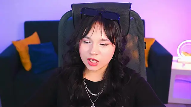 Snapshot of HanaWise chatting on February 25, 2:33 pm HanaWise online show from February 25, 2:33 pm