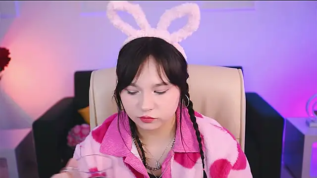 Snapshot of HanaWise chatting on March 3, 8:16 am HanaWise online show from March 3, 8:16 am