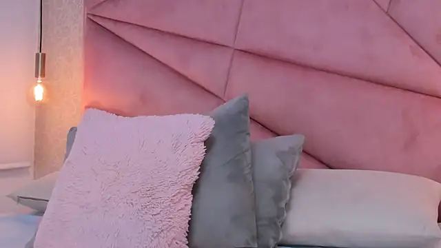 SalomeHills   online show from February 28, 3:48 pm