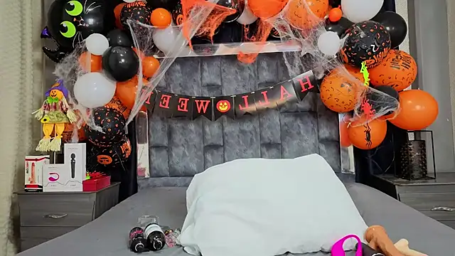 Effie cooper online show from October 21, 8:09 pm