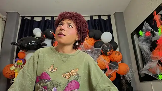 Effie cooper online show from October 31, 7:26 pm