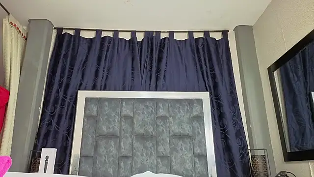 Effie cooper online show from November 4, 7:35 pm