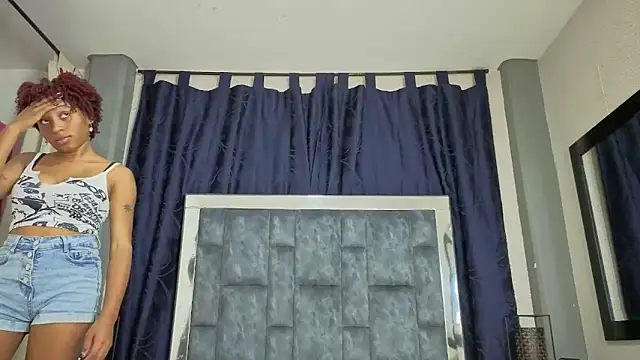 Effie cooper online show from November 7, 6:52 pm