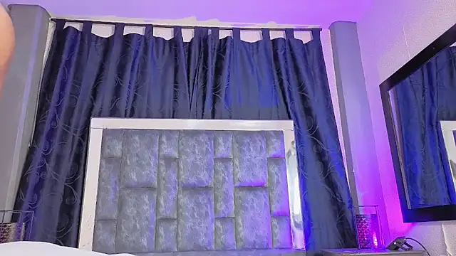 Effie cooper online show from November 24, 7:35 pm