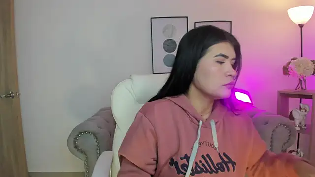 Corina White online show from November 11, 12:38 pm