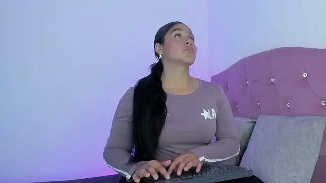 Catalina Bustos online show from September 27, 10:26 pm