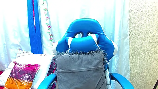 Gia leinn online show from March 18, 2:31 pm