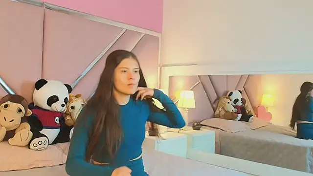 Emilybennett  online show from March 13, 5:39 pm