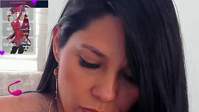 Snapshot of isabellarous- chatting on July 10, 8:11 pm isabellarous- online show from July 10, 8:11 pm