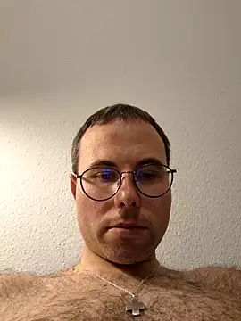 Snapshot of Simonudist chatting on December 16, 8:25 pm Simonudist online show from December 16, 8:25 pm