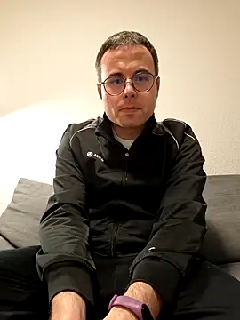 Snapshot of Simonudist chatting on February 5, 5:06 pm Simonudist online show from February 5, 5:06 pm