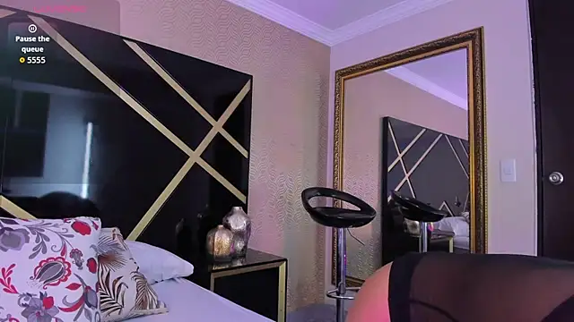 AnnieGibbyns online show from April 22, 8:21 pm