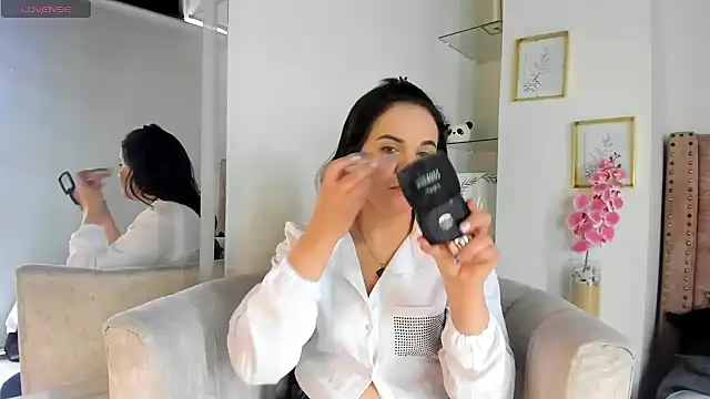 Snapshot of laura_hotties chatting on June 19, 5:50 pm laura hotties online show from June 19, 5:50 pm